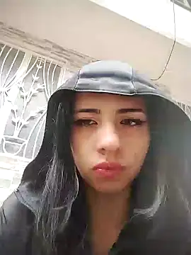 Snapshot of Miha_sophia chatting on 10/27/25, 03:27 Miha sophia online show from 10/27/25, 03:27