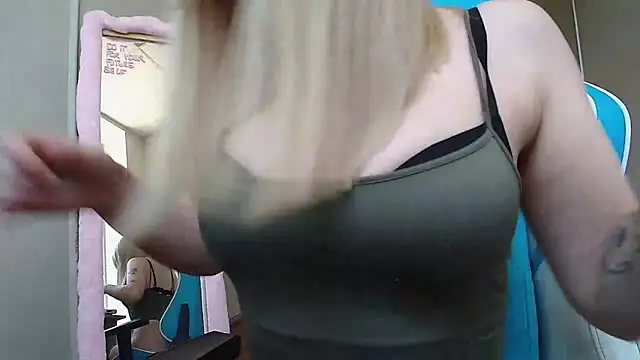 Snapshot of LizzyCumm chatting on 03/12/26, 09:37 LizzyCumm online show from 03/12/26, 09:37