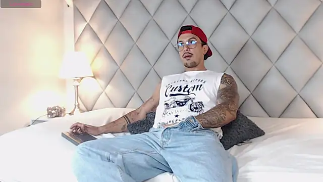 Liam Espinoza online show from 10/14/25, 08:20