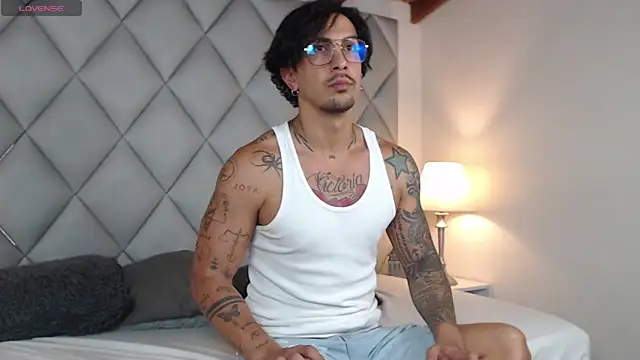 Liam Espinoza online show from 10/21/25, 07:25