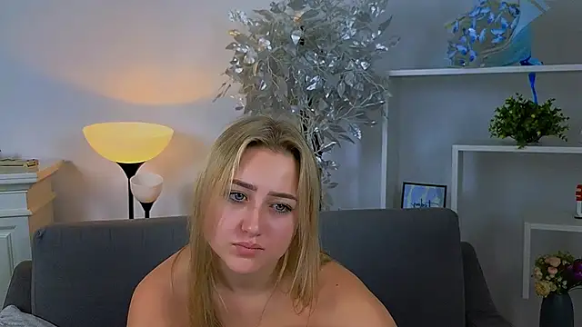 Lulu   Moon online show from 10/28/25, 08:18