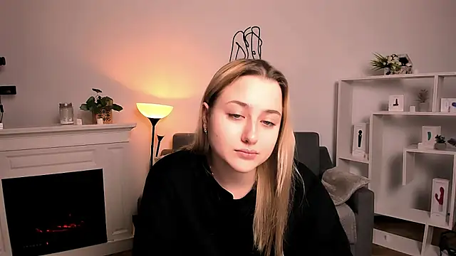 Snapshot of Lulu___Moon chatting on 04/10/26, 09:19 Lulu Moon online show from 04/10/26, 09:19
