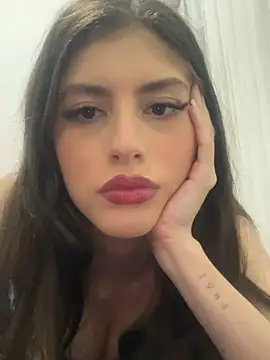 Snapshot of AlessiaLuxx chatting on 04/27/26, 11:25 AlessiaLuxx online show from 04/27/26, 11:25