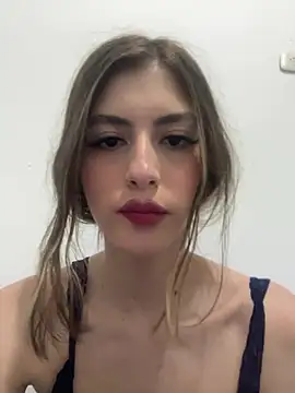 Snapshot of AlessiaLuxx chatting on 05/27/26, 03:36 AlessiaLuxx online show from 05/27/26, 03:36