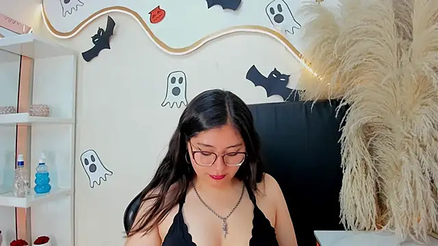 Snapshot of ZeleneJones chatting on 10/14/25, 11:44 ZeleneJones online show from 10/14/25, 11:44