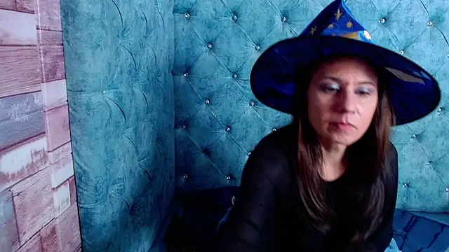 Kylie Bloom online show from 10/31/25, 06:20