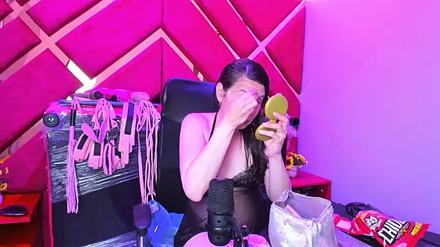 Snapshot of Kylie_Bloom chatting on 06/24/26, 01:26 Kylie Bloom online show from 06/24/26, 01:26