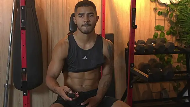 Snapshot of Reik_Vonn chatting on 11/07/25, 12:16 Reik Vonn online show from 11/07/25, 12:16