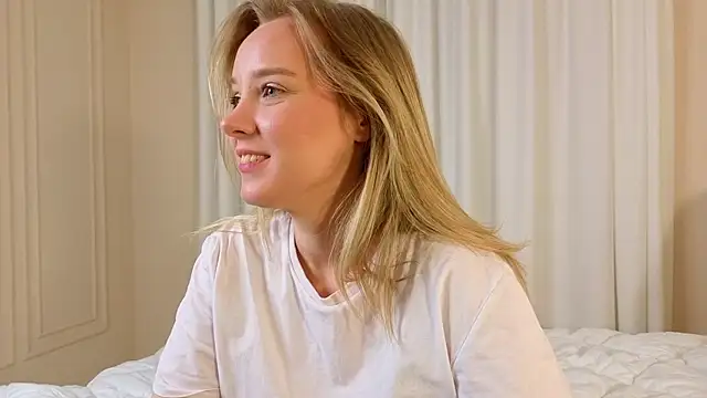 Snapshot of AIicaparkerc chatting on 10/17/25, 10:34 AIicaparkerc online show from 10/17/25, 10:34