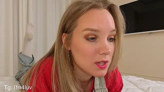 Snapshot of AIicaparkerc chatting on 10/22/25, 09:14 AIicaparkerc online show from 10/22/25, 09:14