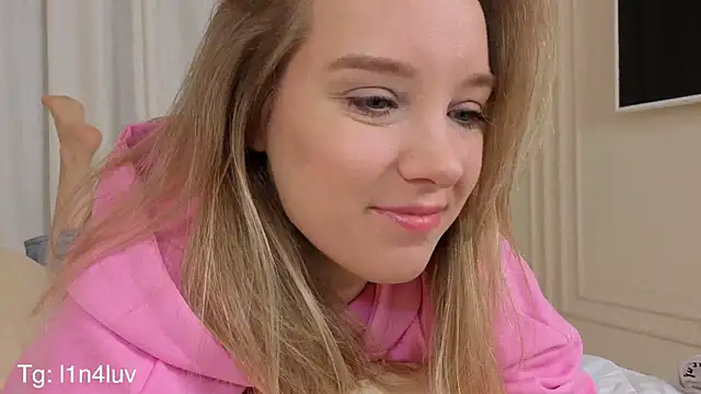 Snapshot of AIicaparkerc chatting on 10/30/25, 09:37 AIicaparkerc online show from 10/30/25, 09:37