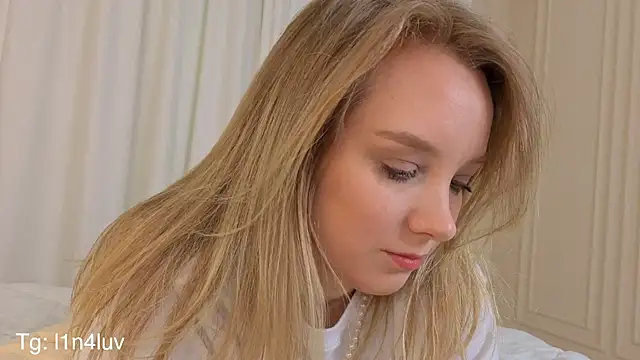 Snapshot of AIicaparkerc chatting on 11/17/25, 09:20 AIicaparkerc online show from 11/17/25, 09:20