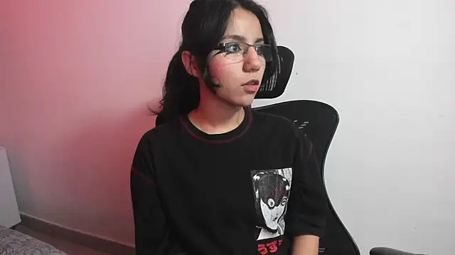 HollyPeach online show from 10/27/25, 12:42