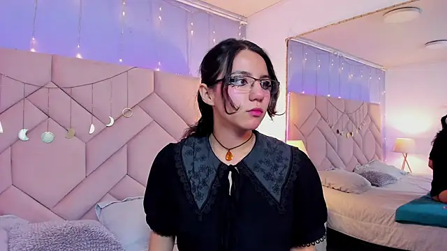 HollyPeach online show from 11/05/25, 07:58