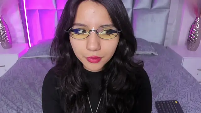 HollyPeach online show from 03/29/26, 05:02