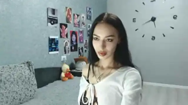 Snapshot of Daphne_Darkthorn chatting on 10/20/25, 03:18 Daphne Darkthorn online show from 10/20/25, 03:18