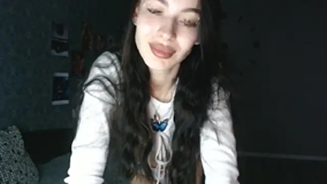 Snapshot of Daphne_Darkthorn chatting on 10/21/25, 03:07 Daphne Darkthorn online show from 10/21/25, 03:07