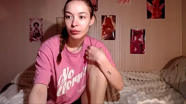 Snapshot of Daphne_Darkthorn chatting on 04/11/26, 11:03 Daphne Darkthorn online show from 04/11/26, 11:03