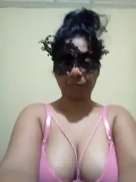 Expose Queen online show from 12/01/25, 05:18