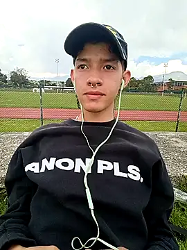 Snapshot of heyy_noah11 chatting on 05/03/26, 08:48 heyy noah11 online show from 05/03/26, 08:48