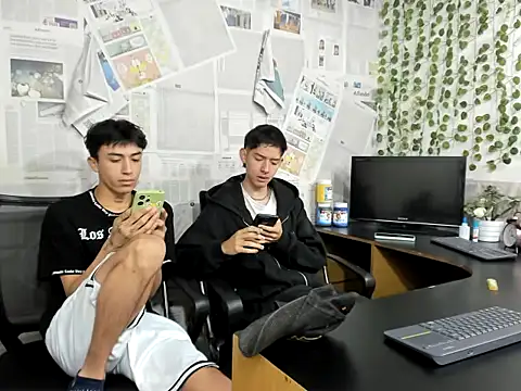 Snapshot of heyy_noah11 chatting on 06/23/26, 01:31 heyy noah11 online show from 06/23/26, 01:31