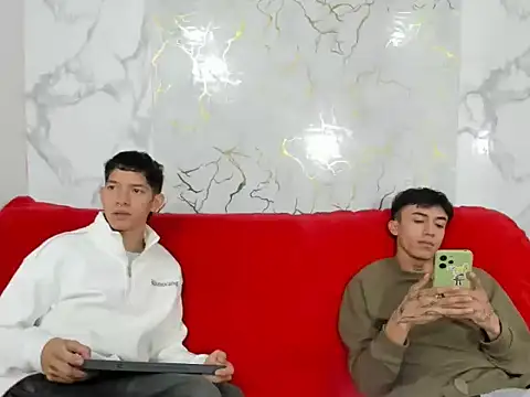 Snapshot of heyy_noah11 chatting on 06/30/26, 01:12 heyy noah11 online show from 06/30/26, 01:12