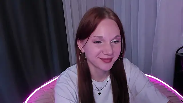 Snapshot of MargoViento chatting on 10/14/25, 09:26 MargoViento online show from 10/14/25, 09:26