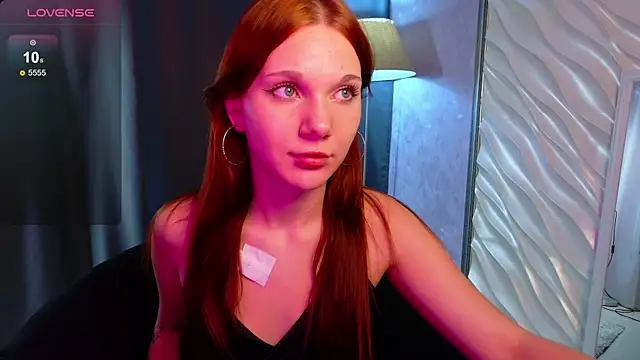 Snapshot of MargoViento chatting on 11/19/25, 09:04 MargoViento online show from 11/19/25, 09:04