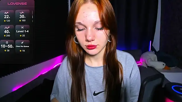 Snapshot of MargoViento chatting on 11/29/25, 09:18 MargoViento online show from 11/29/25, 09:18