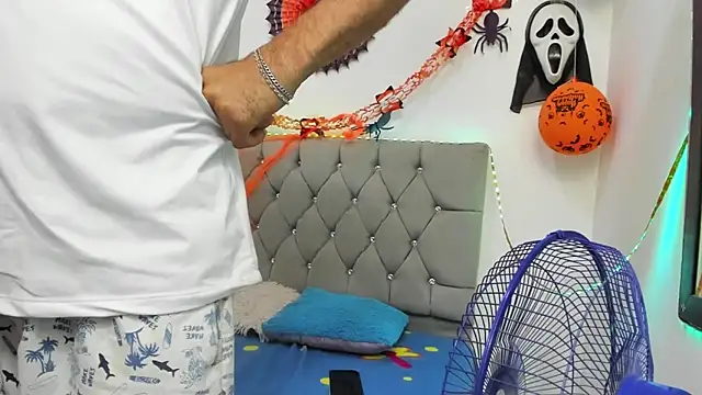 Snapshot of Sofi_And_Santy chatting on 11/03/25, 10:53 Sofi And Santy online show from 11/03/25, 10:53