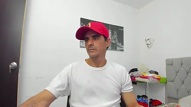 Snapshot of Sofi_And_Santy chatting on 11/29/25, 12:46 Sofi And Santy online show from 11/29/25, 12:46