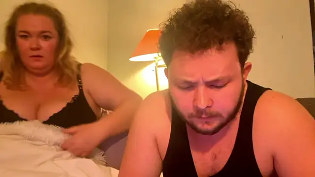 Snapshot of CurvyMilfWithBigJugs chatting on 10/18/25, 05:54 CurvyMilfWithBigJugs online show from 10/18/25, 05:54