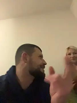 Snapshot of BullymayBi chatting on 11/23/25, 01:49 BullymayBi online show from 11/23/25, 01:49