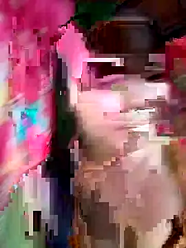 Snapshot of sweet_lara33 chatting on 10/13/25, 02:00 sweet lara33 online show from 10/13/25, 02:00