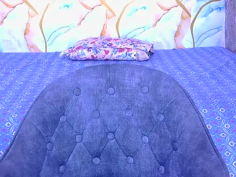 Snapshot of hii_tanisha chatting on 04/02/26, 03:42 hii tanisha online show from 04/02/26, 03:42