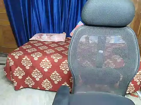 Snapshot of hii_tanisha chatting on 04/06/26, 05:52 hii tanisha online show from 04/06/26, 05:52