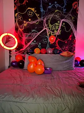 Snapshot of MiniMonroe chatting on 11/01/25, 08:27 MiniMonroe online show from 11/01/25, 08:27