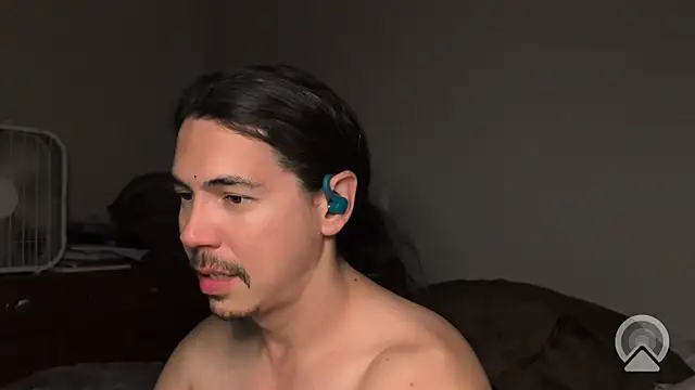 Snapshot of bandrews4795 chatting on 10/23/25, 06:34 bandrews4795 online show from 10/23/25, 06:34