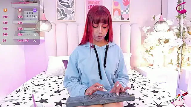 Isabella  gonzalez  online show from 11/18/25, 04:06