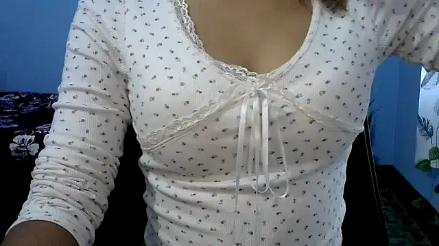 Snapshot of sanskari_girl chatting on 11/16/25, 05:13 sanskari girl online show from 11/16/25, 05:13