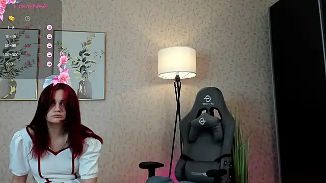 Snapshot of LinaF1owers chatting on 10/14/25, 07:53 LinaF1owers online show from 10/14/25, 07:53