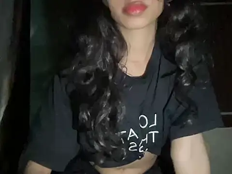 Snapshot of youngriri2 chatting on 10/19/25, 08:31 youngriri2 online show from 10/19/25, 08:31