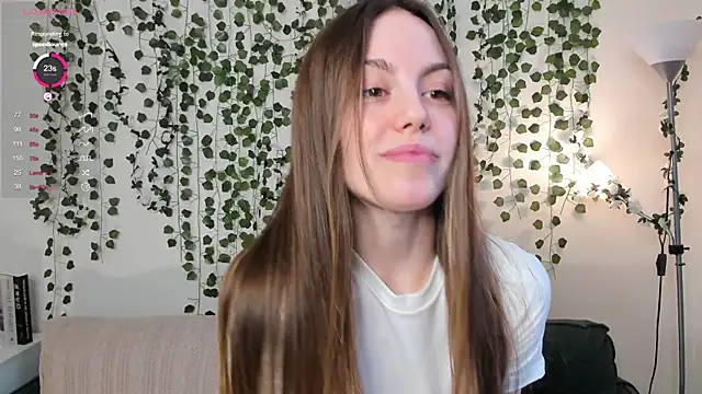 Snapshot of sweet_and_flirt chatting on 10/21/25, 07:42 sweet and flirt online show from 10/21/25, 07:42