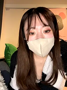 Snapshot of yura_ra_ra chatting on 10/21/25, 12:17 yura ra ra online show from 10/21/25, 12:17