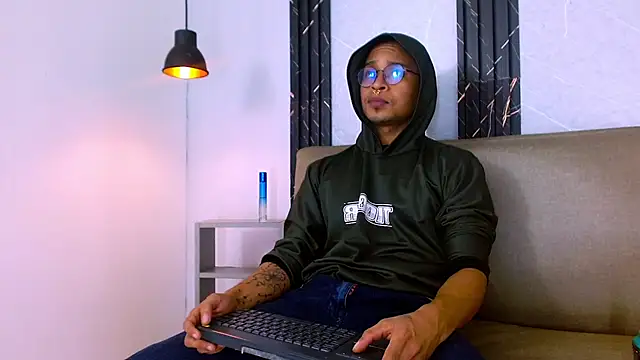 Snapshot of Jayden_Morris chatting on 12/05/25, 04:03 Jayden Morris online show from 12/05/25, 04:03