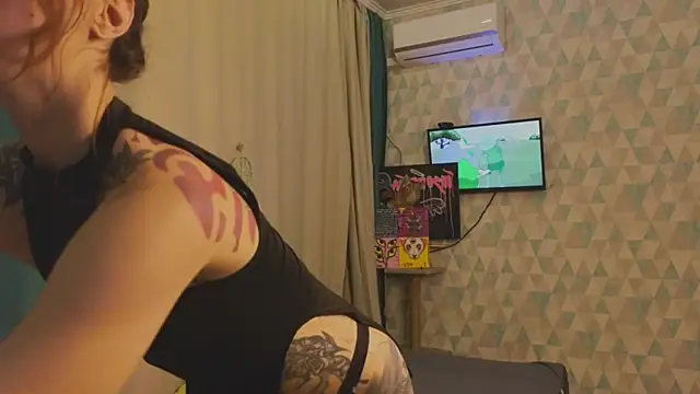 Domestic Bitch online show from 10/26/25, 10:43