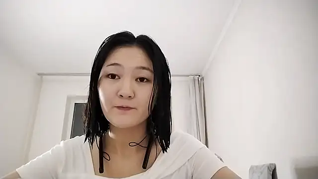 Snapshot of Lyndasilk chatting on 10/16/25, 02:07 Lyndasilk online show from 10/16/25, 02:07