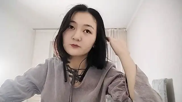 Snapshot of Lyndasilk chatting on 10/19/25, 02:07 Lyndasilk online show from 10/19/25, 02:07