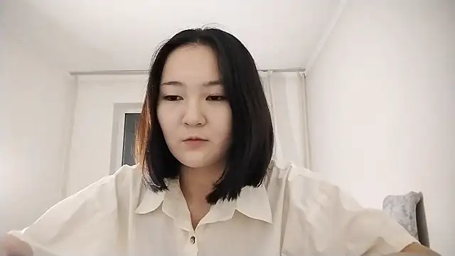 Snapshot of Lyndasilk chatting on 10/22/25, 02:06 Lyndasilk online show from 10/22/25, 02:06