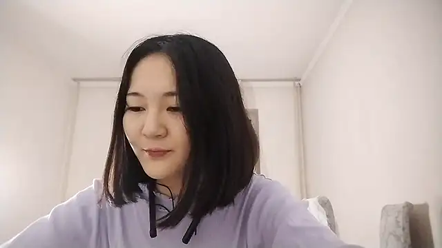 Snapshot of Lyndasilk chatting on 10/28/25, 02:09 Lyndasilk online show from 10/28/25, 02:09